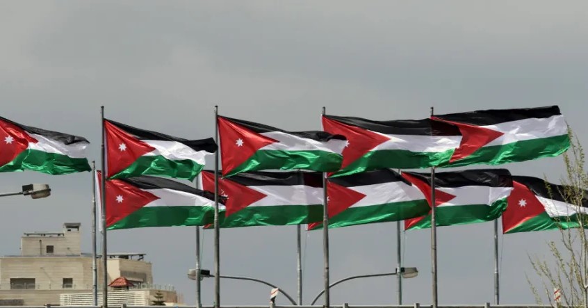 الأردنيون يحيون الذكرى السادسة ليوم العلم.. 104 سنوات والأردن سالما منعما