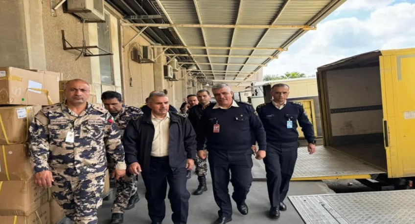 العكاليك يتفقد مركز جمرك مطار التخليص ويؤكد تسريع الإجراءات وتطوير الخدمات