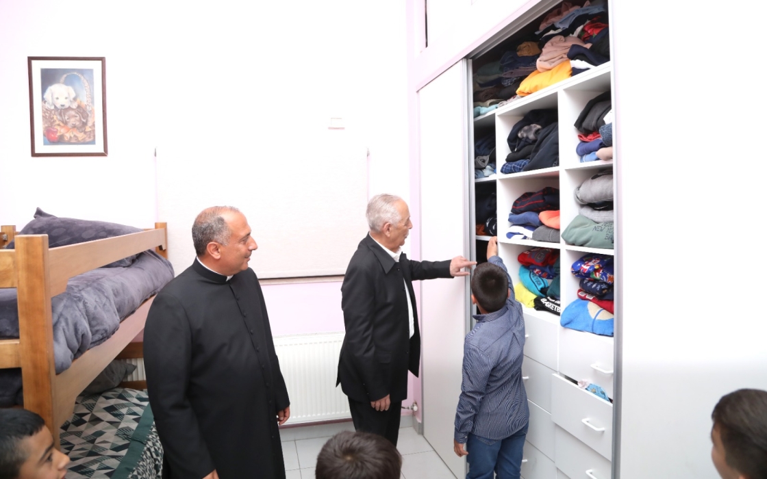 رئيس الديوان الملكي يفتتح ويتفقد مشاريع ضمن المبادرات الملكية في عجلون