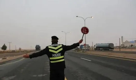 إغلاق المسرب الأيسر على مدخل شارع 100 من طريق المطار بسبب أعمال تعبيد