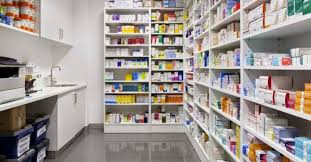 أصحاب صيدليات يطالبون بمنع مستشفيات خاصة من صرف الأدوية للمرضى غير المقيمين