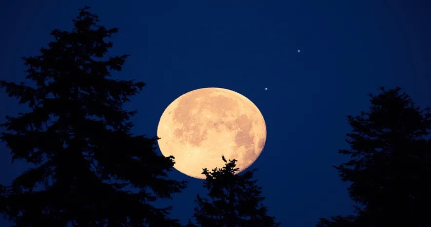 بدران في شهر واحد بالأردن.. ظاهرة فلكية نادرة تزين سماء أيار