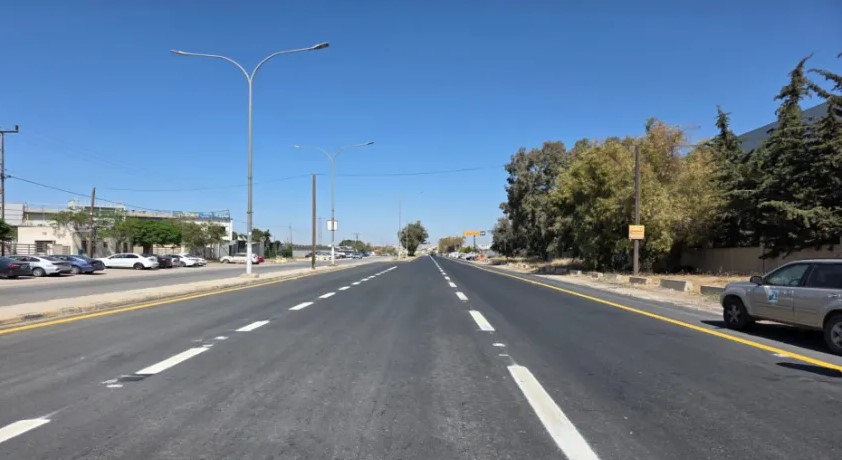 الأشغال تعلن إنهاء العمل في مشروع تأهيل طريق أم البساتين