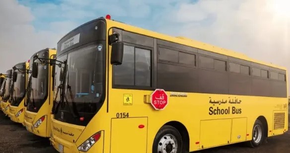 النقل المدرسي المجاني بالبادية الجنوبية يعزز استقرار العملية التعليمية