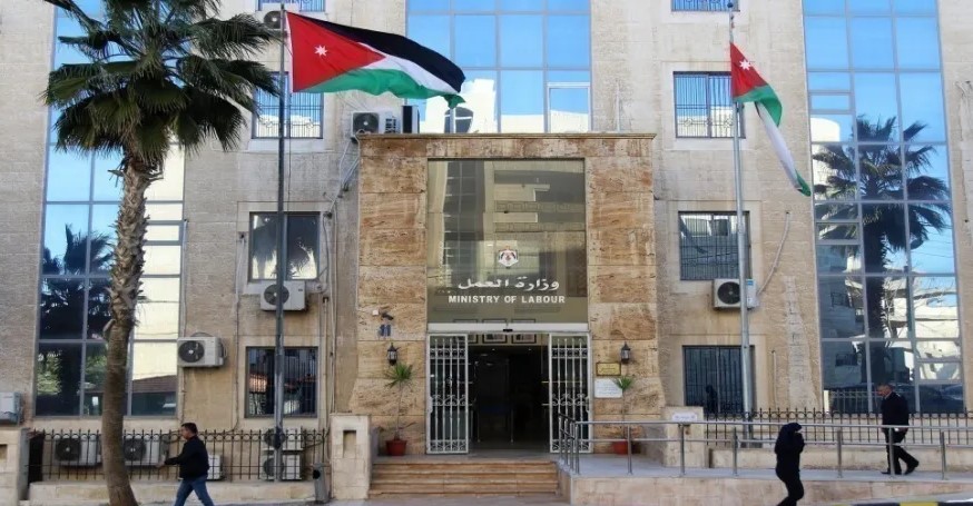 العمل: 14 زيارة تفتيشية لشركة البان لم تلتزم بدفع أجور العاملين فيها