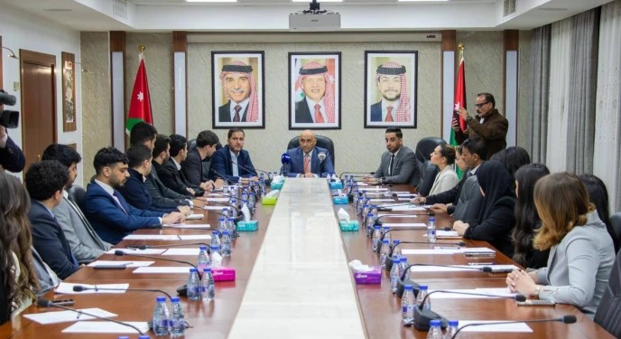 الصحة النيابية تبحث مع طلبة البلقاء التطبيقية تحديات التعليم الطبي وتوصيات تطويره