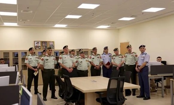 الحنيطي يزور مديرية الأمن السيبراني وتكنولوجيا المعلومات ويشيد بكفاءة مرتباتها