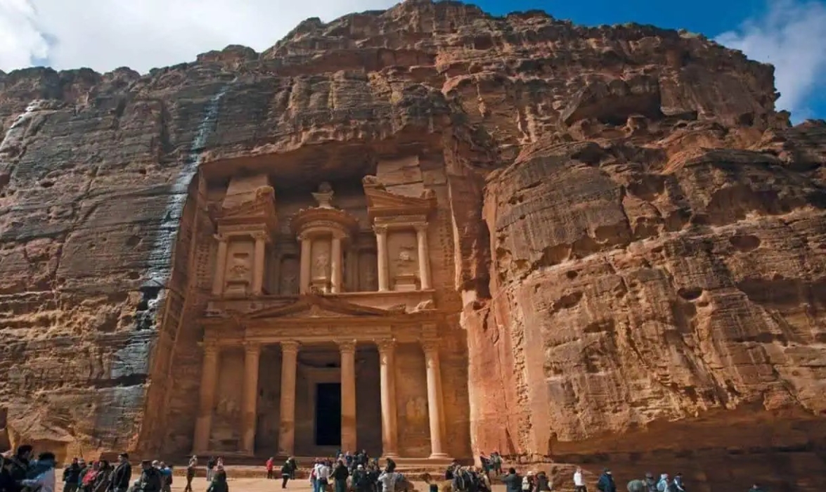 1.09 مليون زائر للأردن خلال شهرين وتراجع بنسبة 3.6
