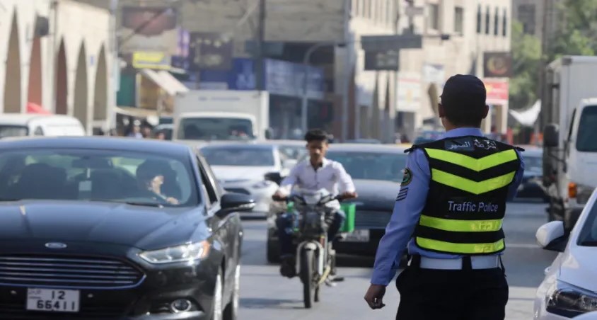 تعطل حافلة يربك الحركة المرورية قرب إشارات الأميرة هيا في صويلح