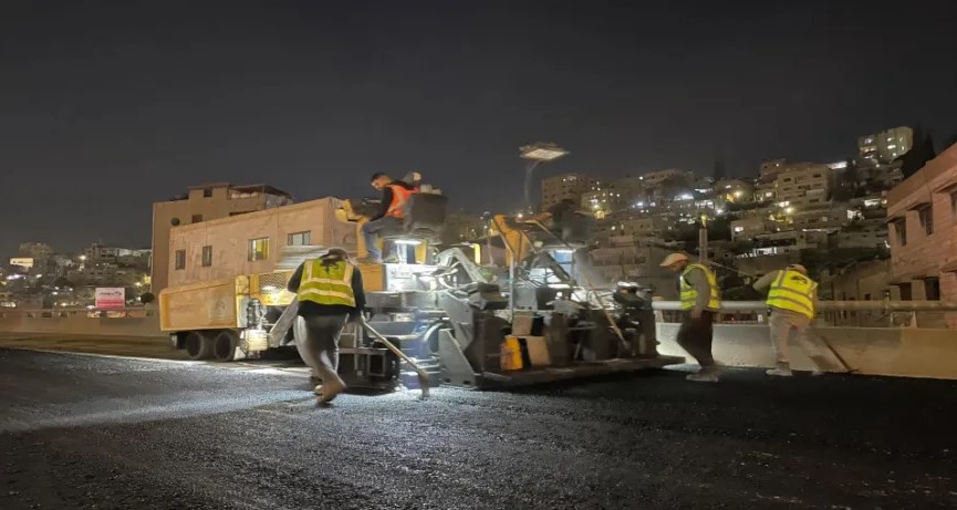 الامانة: تعبيد جزئي لشارع المطار باتجاه الدوار السابع مساء اليوم