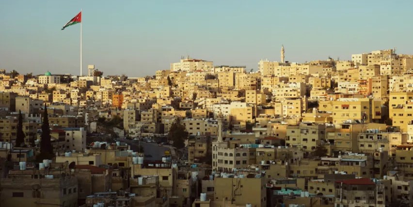 ارتفاع ملموس على درجات الحرارة وأجواء مغبرة الأحد