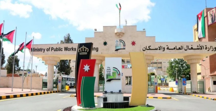 وزارة الأشغال العامة والإسكان تطلق مختبري معان ومأدبا المركزيين لتعزيز جودة البنية التحتية