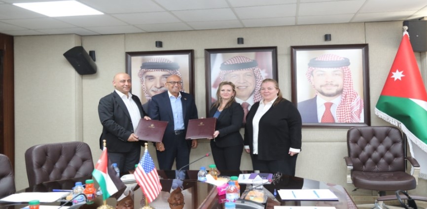 الأردن يوقع اتفاقية شراكة مع الولايات المتحدة لدعم مشروع الناقل الوطني بقيمة 78 مليون دولار
