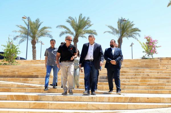 حسان يفتتح كورنيش البحر الميت بمناسبة عيد الاستقلال