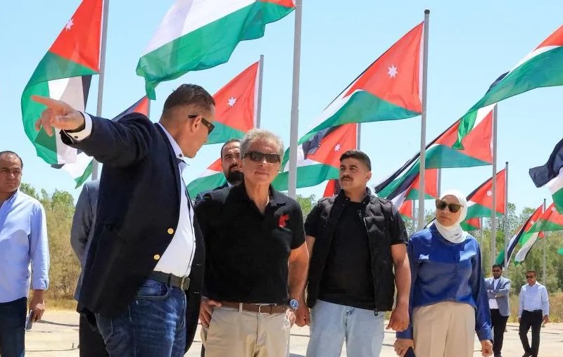 بالصور...رئيس الوزراء يفتتح كورنيش البحر الميت بمناسبة عيد الاستقلال