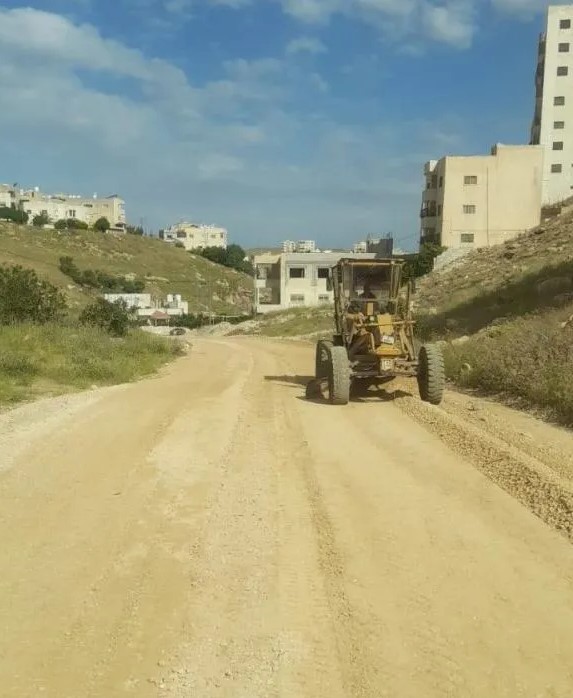 بلدية اربد تباشر باستحداث طريق جديدة في منطقة الرابية