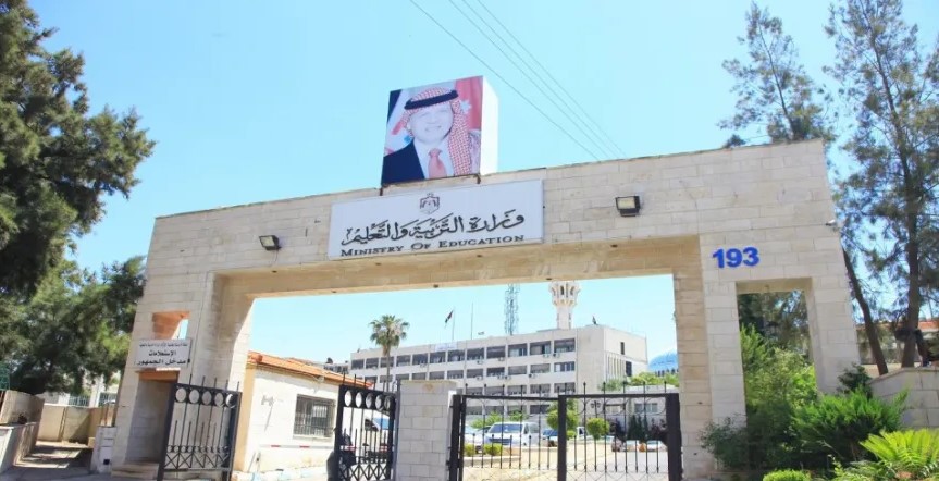 التربية: تأليف الكتب المدرسية يخضع لمعايير ومناهج معتمدة