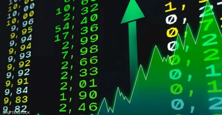 الأسهم العالمية ترتفع بقوة وتقترب من قمة قياسية