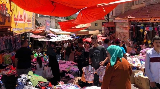 حركة تجارية نشطة في أسواق عجلون استعدادا لعيد الأضحى