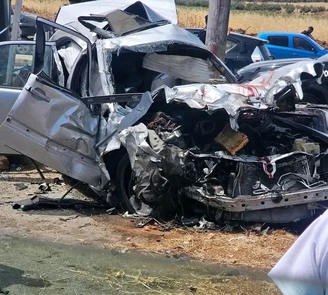 3 وفيات وإصابتان بحادث تصادم بين مركبتين بشارع البترا في محافظة إربد