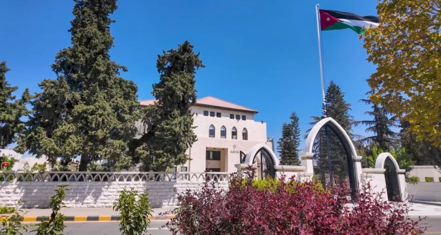 تمديد قرار إيقاف سفر الموظفين والوفود واللجان الرسمية لنهاية العام