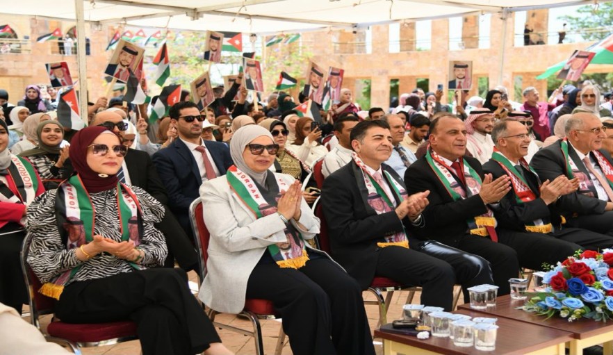 جامعة العلوم والتكنولوجيا تحيي ذكرى الاستقلال بفعاليات وطنية حاشدة