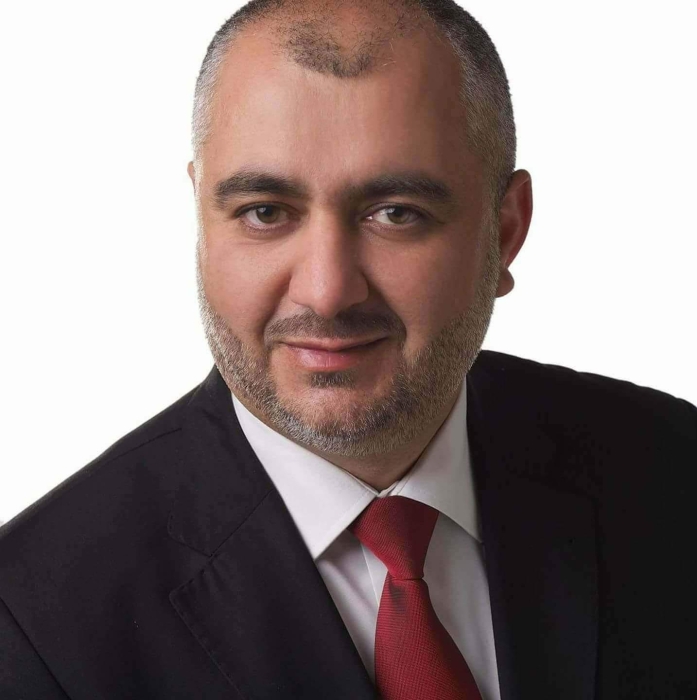 بين الإثارة الإعلامية والدقة العلمية: لماذا لا يجوز وصف الدجاج بـخنزير الطيور؟