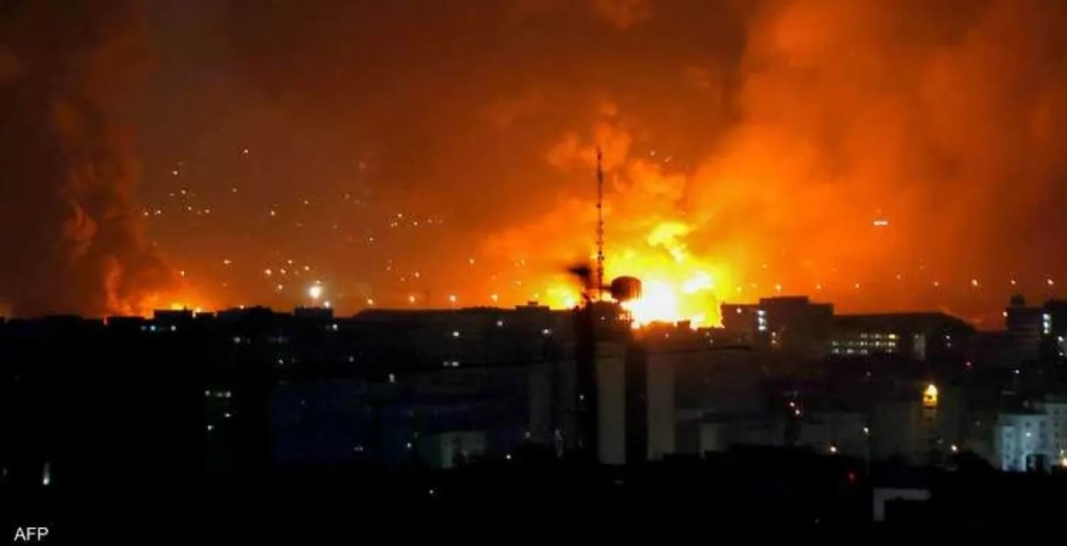 إصابة شخص بحادث تدهور مركبة على الطريق الصحراوي