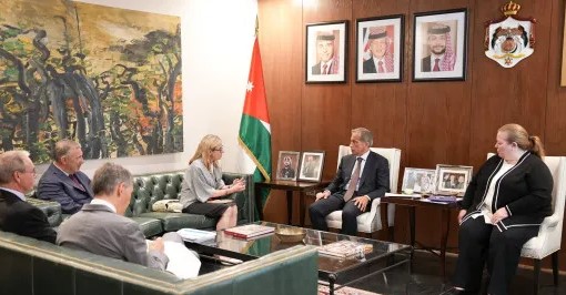 رئيس الوزراء يبحث مع المديرة المنتدبة لشؤون العمليات في البنك الدولي أولويات التعاون المشترك
