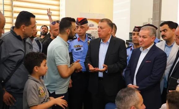 وزير الداخلية يتفقد العمل في جسر الملك حسين
