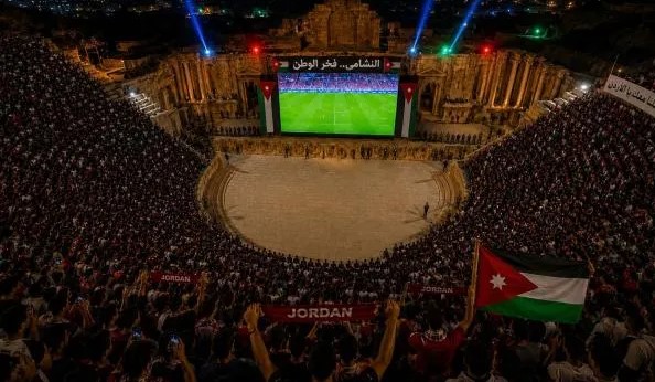 جرش تتهيأ لبث مباراة النشامى داخل الموقع الأثري