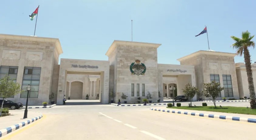 إصابتان بحريق مبنى من أربعة طوابق في عمان