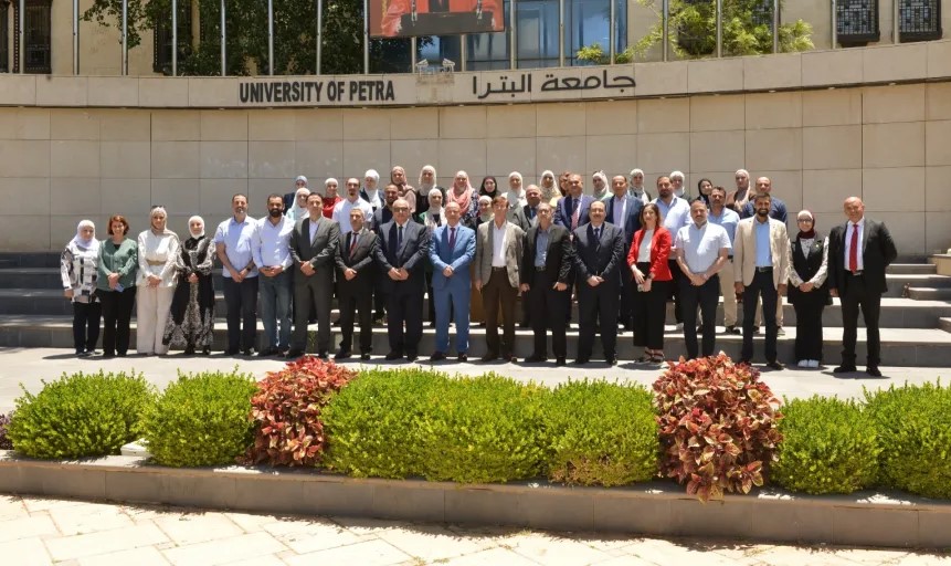 جامعة البترا تنظم الملتقى الأول لخريجيها العاملين في كوادرها الأكاديمية والإدارية