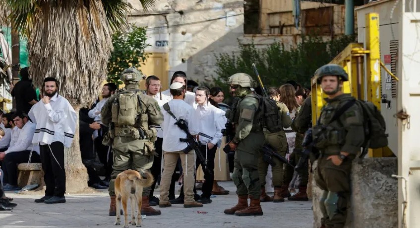مستوطنون يحرقون مطعما جنوبي نابلس