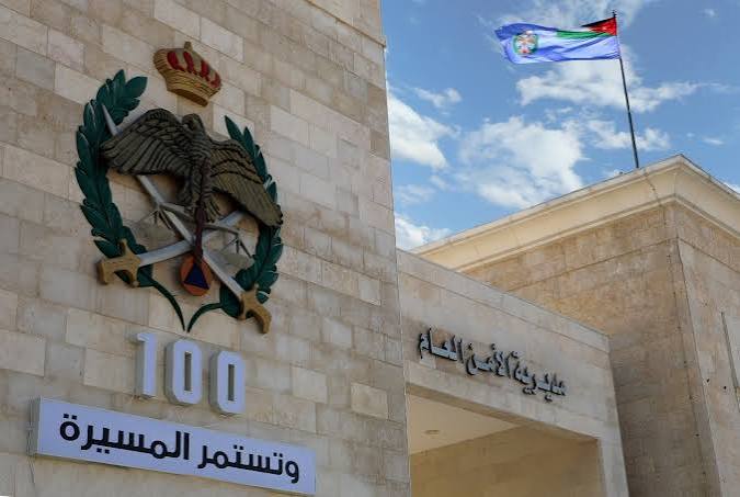الأمن يحبط عمل شبكة لترويج أدوية مقلدة ودولارات مزورة في عين الباشا