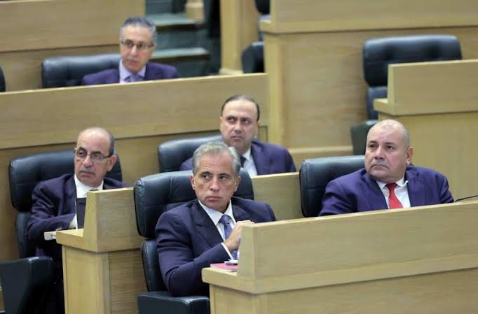 حزب العمل يدعو للقاء النواب بالحكومة لمناقشة قضايا تشغل الراي العام