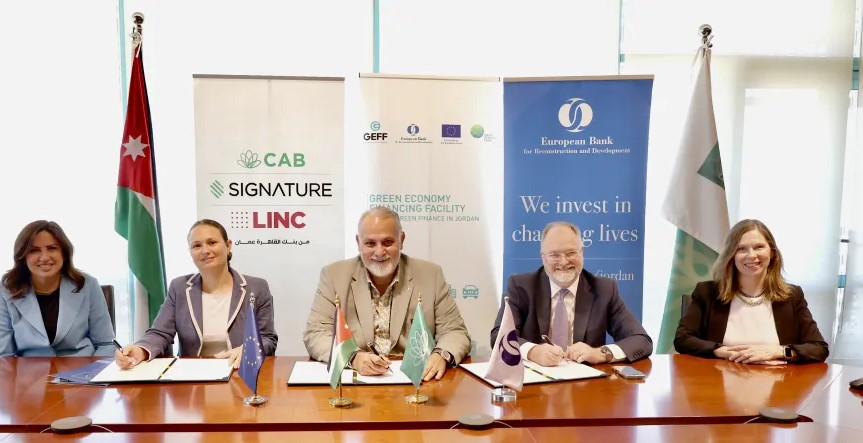 بنك القاهرة عمان يوقع اتفاقية تمويل أخضر بقيمة 20 مليون دولار مع البنك الأوروبي لإعادة الإعمار والتنمية وصندوق المناخ الأخضر بدعم من الاتحاد الأوروبي