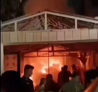الزرقاء.. وفاة أربعيني بحريق اندلع داخل مركبته