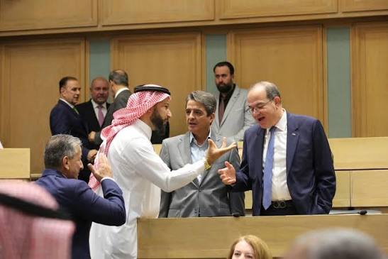 النواب يقر 9 مواد من قانون تنظيم العمل المهني الجدلي