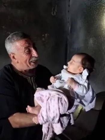 رضيعة تنجو من الموت بعد إحراق مستوطنين منزل عائلتها جنوب نابلس