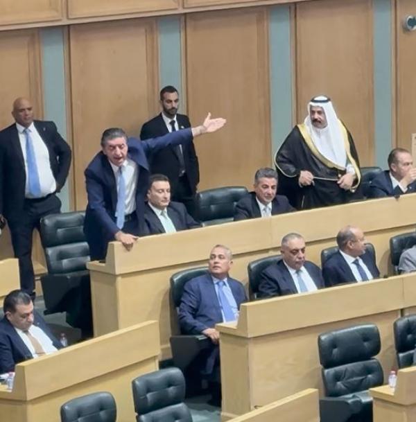 مطالبة نيابية بتعزية الكونغرس الأمريكي تثير غضبا تحت القبة
