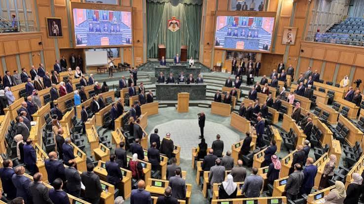 النواب يقر تنظيم العمل المهني.. والف دينار غرامة الحرفيين المخالفين