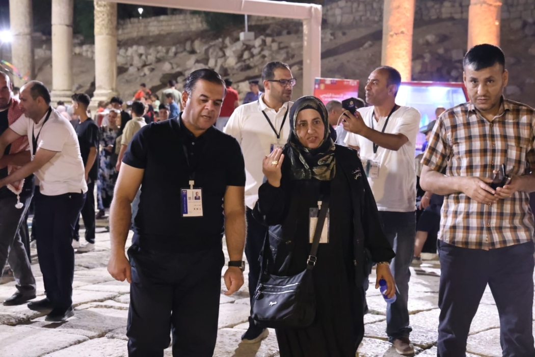 الخضير يتفقد أروقة مهرجان جرش