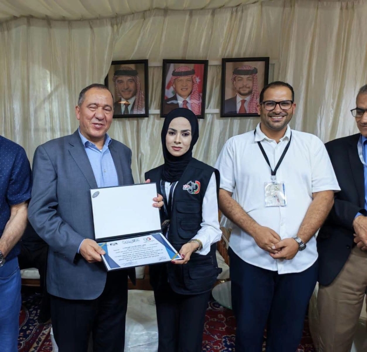 رئيس بلدية جرش يكرم لجان الإعلام والتمكين والفن التشكيلي والفرق الشعبية في مهرجان جرش 40