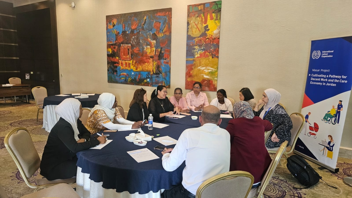 الخدمات العامة تبحث أوجه التعاون والتنسيق مع العمل الدولية لتعزيز الحماية والعمل اللائق لعاملات المنازل