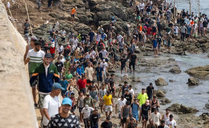 تبخر حلم الهجرة.. عودة 70 ألف مغربي للمغرب إثر موجة جماعية لإسبانيا