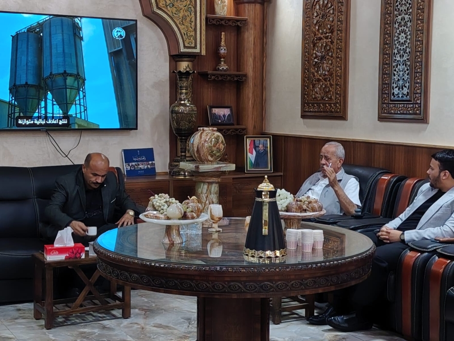 العرقان يستقبل الجغبير في مكاتب شركة الخير بالمفرق