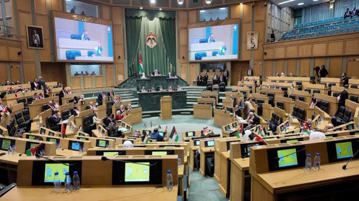 النواب يقر العمل المهني كما أعاده الأعيان ويخفض الغرامات