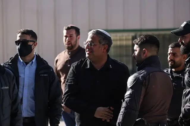 الاحتلال يشرع بهدم مركز للأنروا بقلنديا.. والأردن يدين ويحذر