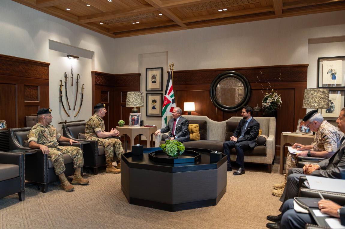 الملك يؤكد في استقباله قائد الجيش اللبناني دعم أمن لبنان وسيادته